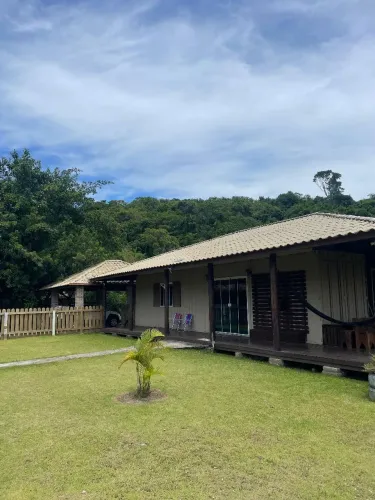 Mobiliado - Excelente Casa Tipo Sitio 3 Dorm 1 Suite - Sambaqui 