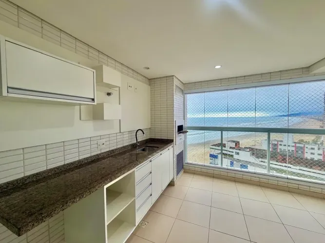 Apartamento 2 Dormitórios Planejado com Vista para o Mar