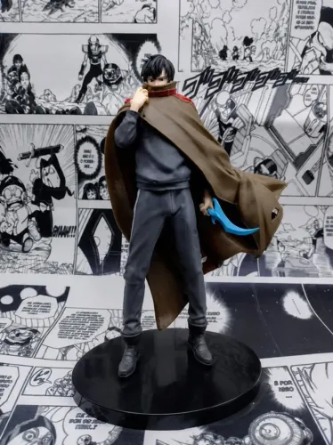 Sung Jin-Woo com Manto - Figure 21cm - Solo Leveling