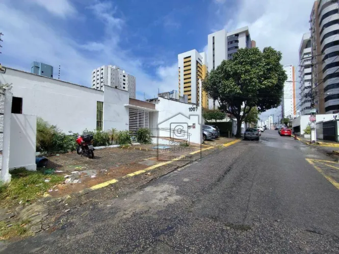Casa comercial à venda e para alugar em Tirol com 5 salas, acessibilidade e estacionamento