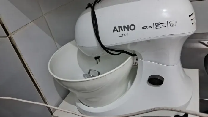 Vende-se batedeira arno