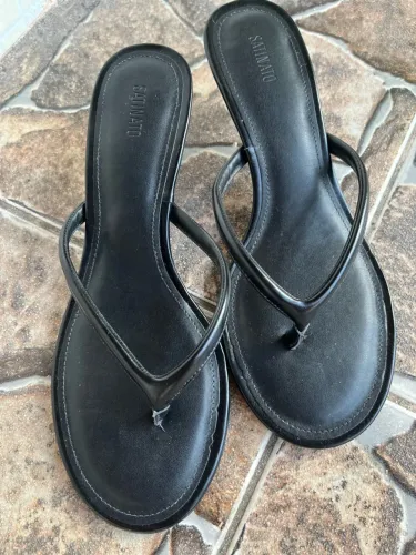 Saltinho preto 38 semi novo