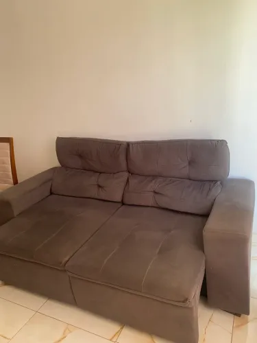 Sofá retrátil 2 lugares, confortável e conservado