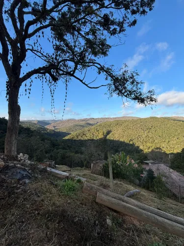 Terreno com Estrutura de Chalé em Itatiaia (Ouro Branco/MG) - Vista Definitiva!