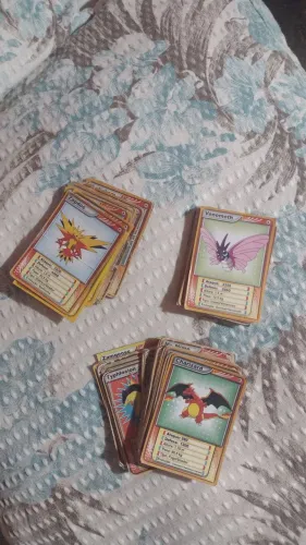 Cards pokémons anos 2000 para colecionadores 