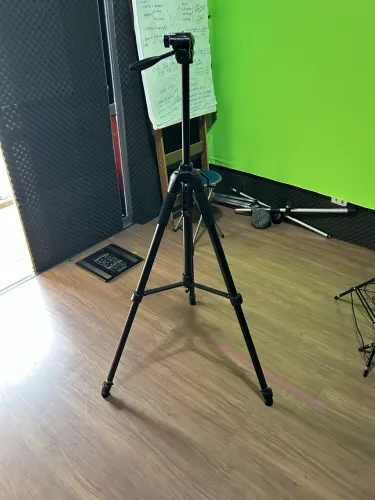 Refletor de Led de 200w com 4 lâmpadas de 50w inclusas com pedestal