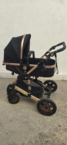 Carrinho de bebê Luxo desapego