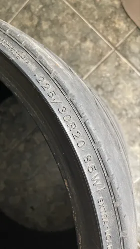 225/30 aro 20