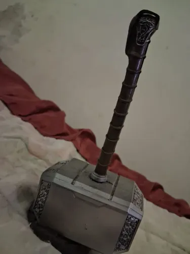 action figure martelo do Thor 