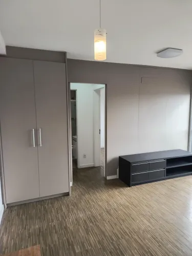 Apto a 3 quadras do Metrô com 2 Quartos para Alugar, 54 m²