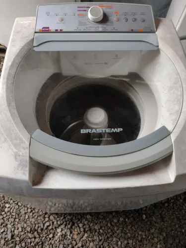 Vendo máquina Brastemp 11 kg para peça ela desligou e não ligou mais