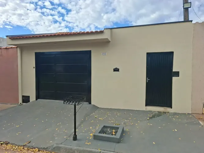 Casa para venda tem 160 metros quadrados com 4 quartos