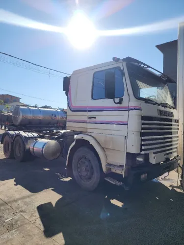 Caminhão Sacania 113 cara Chata