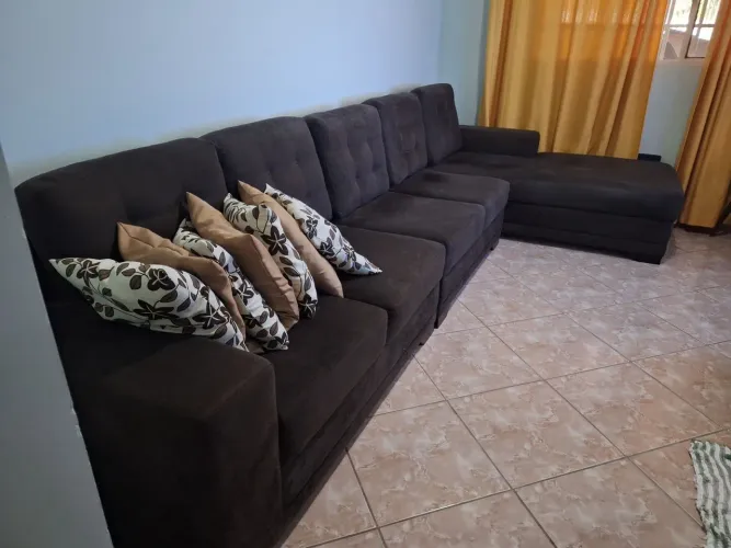 Sofá de canto com chase modulo,aceita troca.