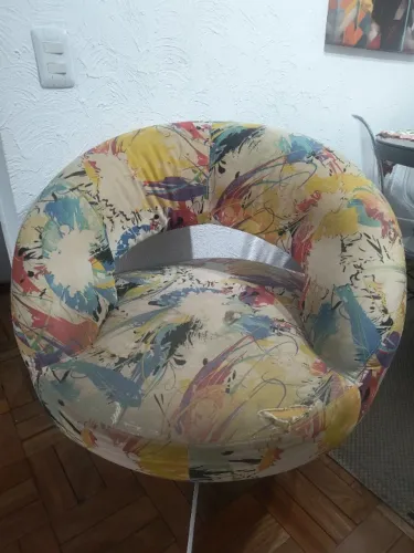 Poltrona Giratória Decorativa moderna e funcional, de alta durabilidade - Base Metálica