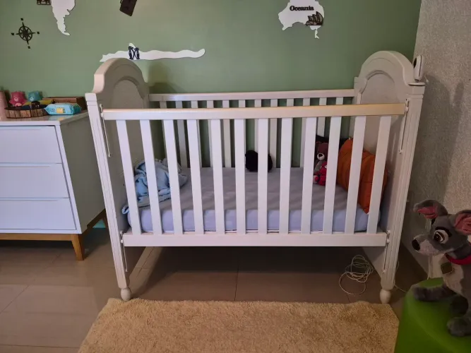 Berço de mdf com colchão 