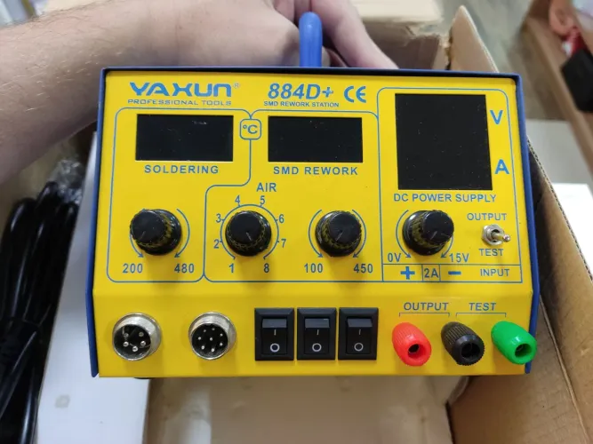 Estação de solda e retrabalho 3 em 1 Yaxun 884 D+ 110v (novo mostruário)