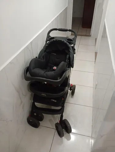 Carrinho de bebe com bebe conforto COSCO