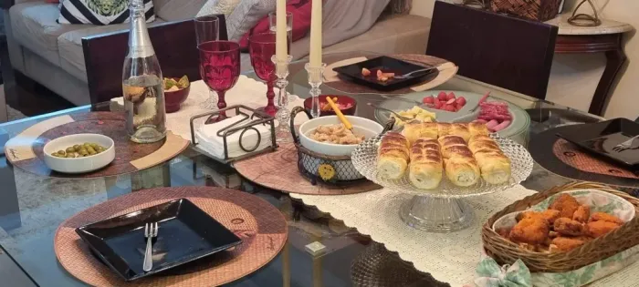 Belíssima mesa de jantar laqueada branca