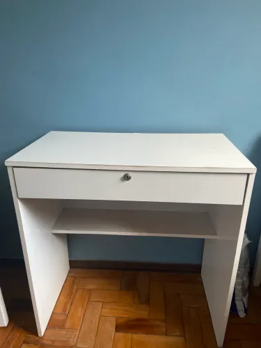 Escrivaninha + cadeira