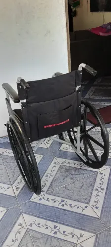 Cadeira de banho e de rodas