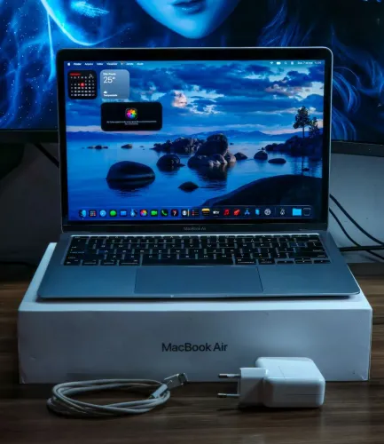  MacBook Air M1 13" (8GB / 256GB) Cinza Espacial - Completo na Caixa