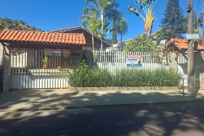 CASA ENCANTADORA EM ÁGUAS DE LINDOIA