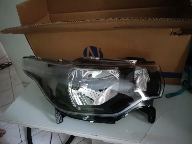 Farol de Mobi lado direito dianteiro 2025/26 novo na caixa 