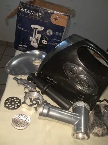 Vende-se um moedor de carne elétrico