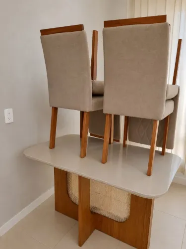Mesa de Jantar 4 cadeiras 