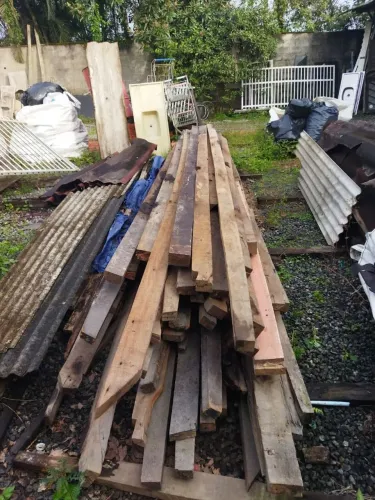 Vendo vários caibros de madeira itaúba tratar no chat ou endereço bento Torquato da 1532v