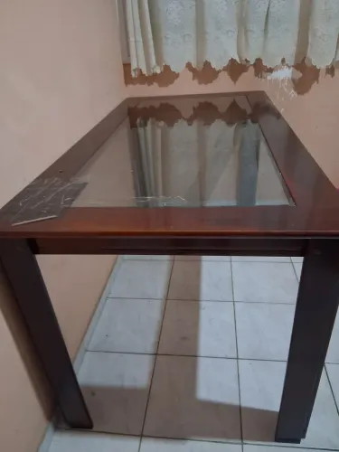 Mesa e rack de madeira