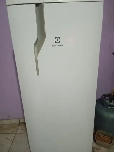 Geladeira Electrolux seminova 