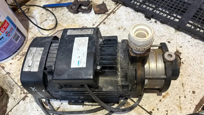  BOMBA CENTRÍFUGA TRIFÁSICA (Grundfos)