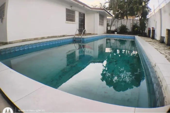 Linda casa em Ponta Negra disponível para Locaçao!!