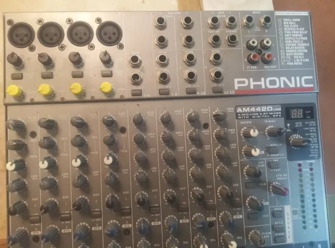 Mesa Phonic AM 442D USB