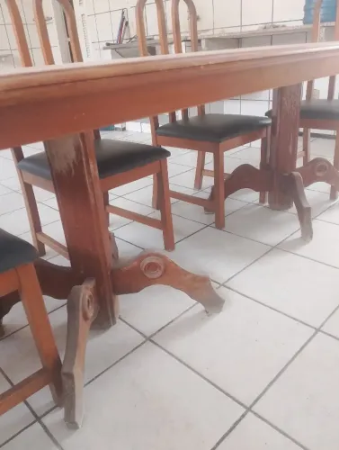 Mesa de jantar com 6 cadeiras - madeira maciça