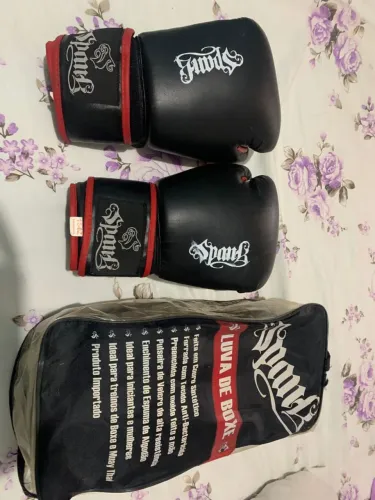 Vendo par de luva completo no valor de 350,00 