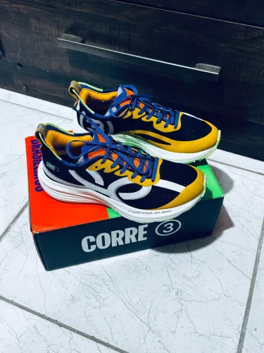 Olympikus corre 3 na cor preto com amarelo tamanho 36