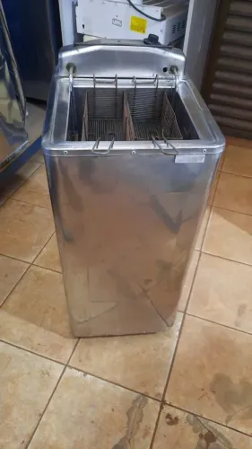 Fritadeira elétrica de coluna Tedesco 18 litros funcionando 100%