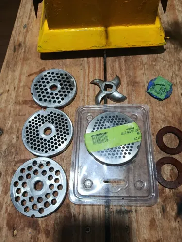 Máquina de moer carne boca 22 funcionando perfeitamente