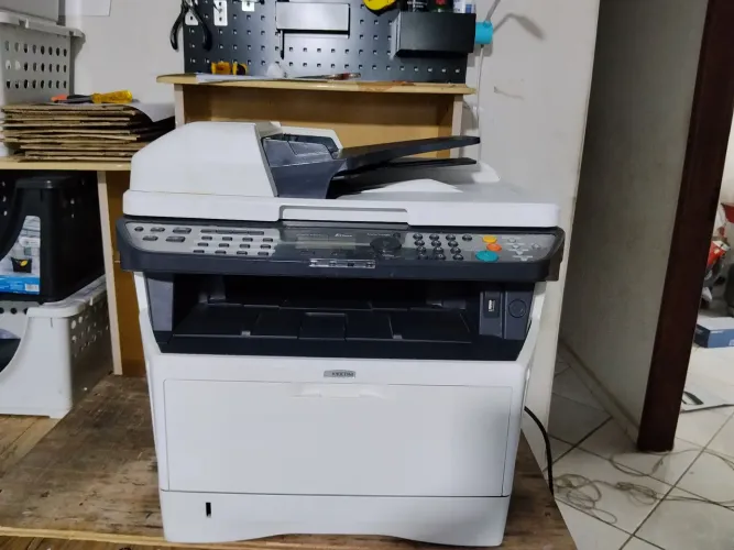 Impressora e copiadora preto e branco 