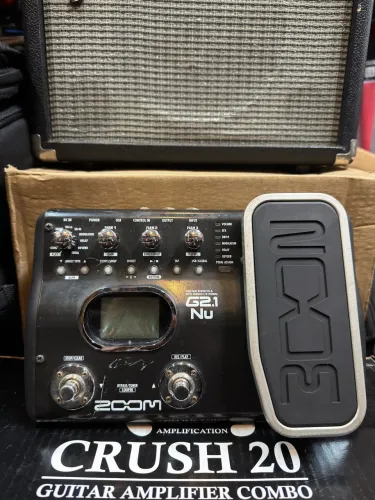 Pedaleira multiefeitos para guitarra Zoom G2.1 NU usada