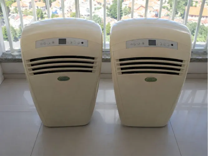 Vendo 2 ar condicionado portátil Piu 12 funcionando, mas sem acessórios.