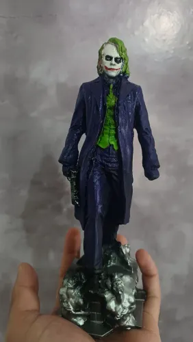 Coringa em Resina 20cm - Figura de Coleção e Decoração