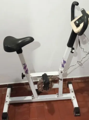 Bicicleta Ergométrica Compacta