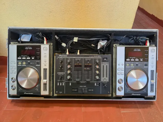 Kit CDJ 200 Pionner + Mixer DJM 300 Pionner + Case