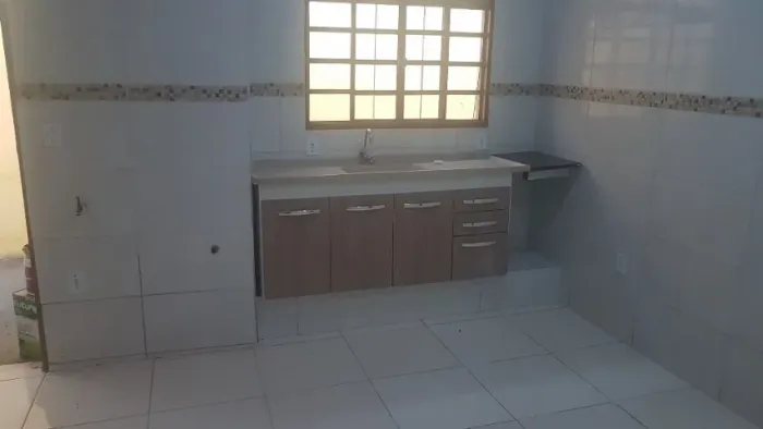 Palmeiras, 1 dormitório, fundos, ent para moto, R$:500,00 + 100,00 de água e luz.