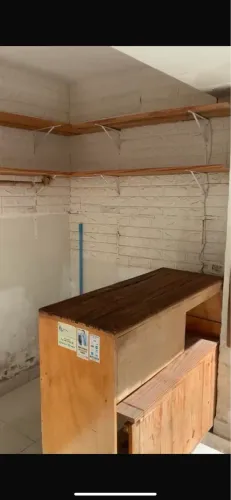 Vendo Balcão mais prateleiras de Madeira 250,00 