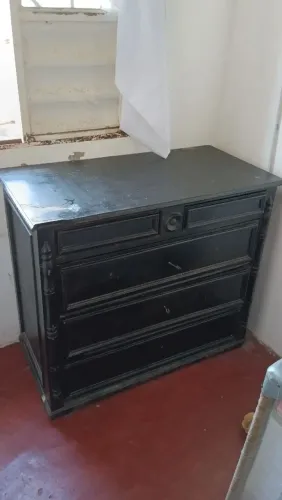 Cômoda de madeira 